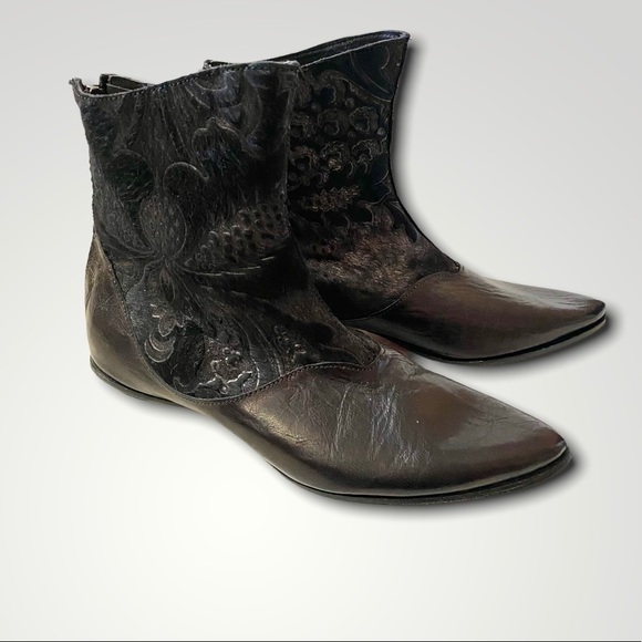 Cydwoq Vintage • ‘Nude’ Handmade in USA Black Leather Women’s Ankle Boot - Picture 3 of 10